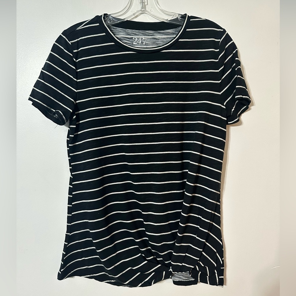 Maurice’s 24/7 Short Sleeve Black & White Striped Tee Women’s Small